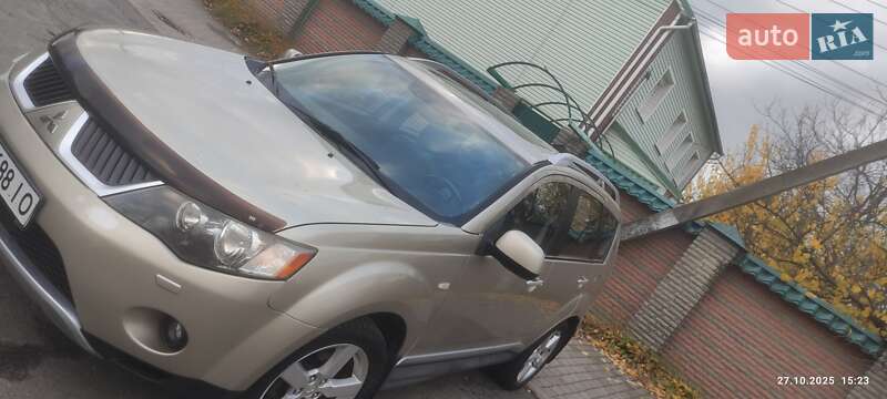 Позашляховик / Кросовер Mitsubishi Outlander 2010 в Києві
