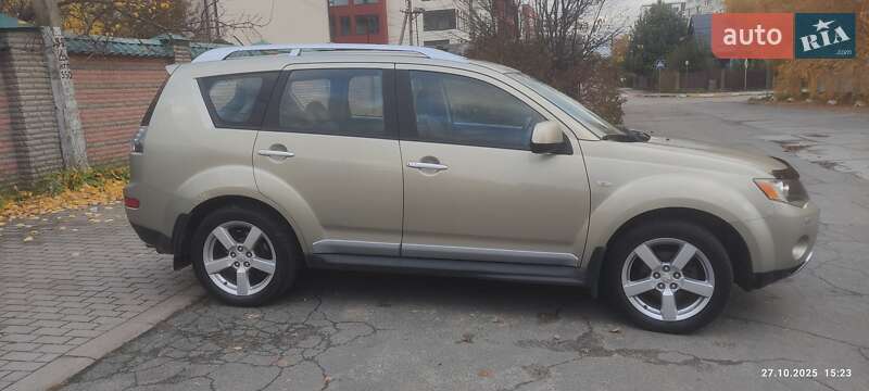 Позашляховик / Кросовер Mitsubishi Outlander 2010 в Києві
