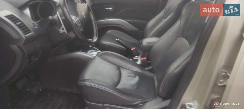 Позашляховик / Кросовер Mitsubishi Outlander 2010 в Києві