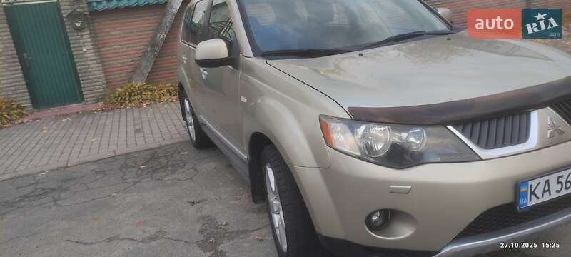Позашляховик / Кросовер Mitsubishi Outlander 2010 в Києві
