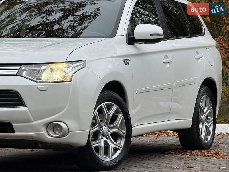 Внедорожник / Кроссовер Mitsubishi Outlander 2014 в Дрогобыче фото 15 Внедорожник / Кроссовер Mitsubishi Outlander 2014 в Дрогобыче