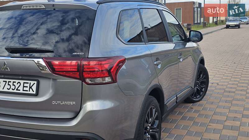 Внедорожник / Кроссовер Mitsubishi Outlander 2018 в Чернигове