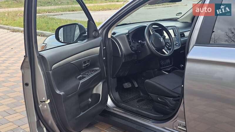 Внедорожник / Кроссовер Mitsubishi Outlander 2018 в Чернигове