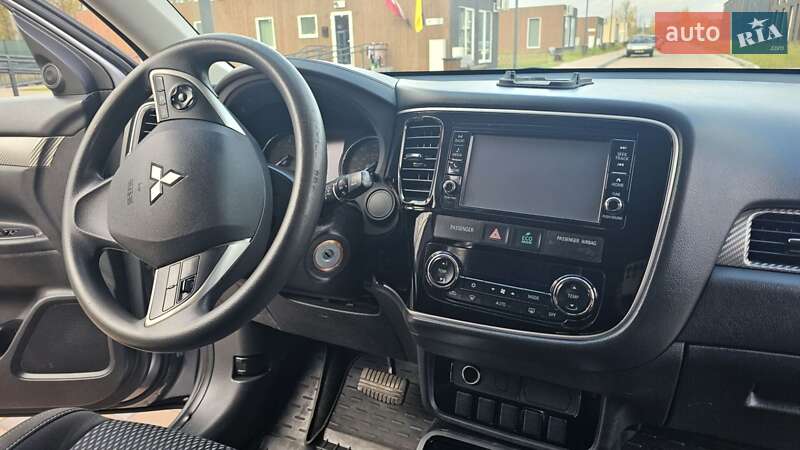 Внедорожник / Кроссовер Mitsubishi Outlander 2018 в Чернигове
