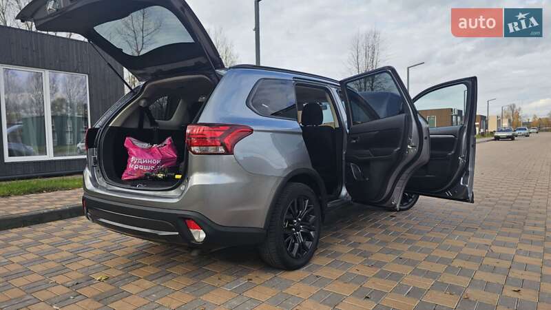 Внедорожник / Кроссовер Mitsubishi Outlander 2018 в Чернигове