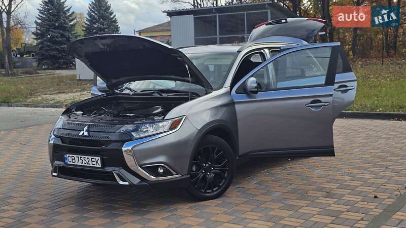 Внедорожник / Кроссовер Mitsubishi Outlander 2018 в Чернигове