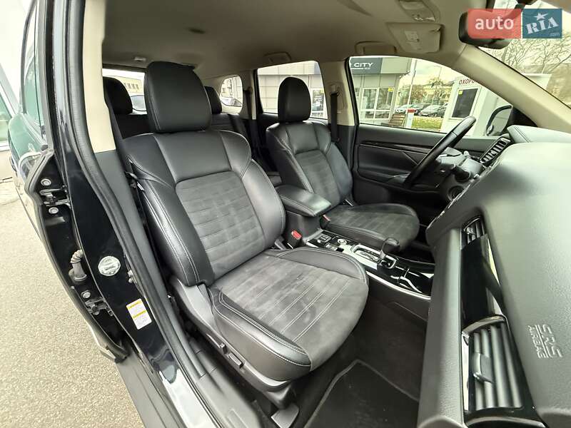 Позашляховик / Кросовер Mitsubishi Outlander 2019 в Києві фото 13 Позашляховик / Кросовер Mitsubishi Outlander 2019 в Києві