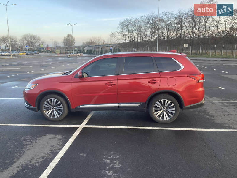 Внедорожник / Кроссовер Mitsubishi Outlander 2018 в Днепре