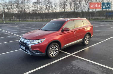 Позашляховик / Кросовер Mitsubishi Outlander 2018 в Дніпрі Позашляховик / Кросовер Mitsubishi Outlander 2018 в Дніпрі