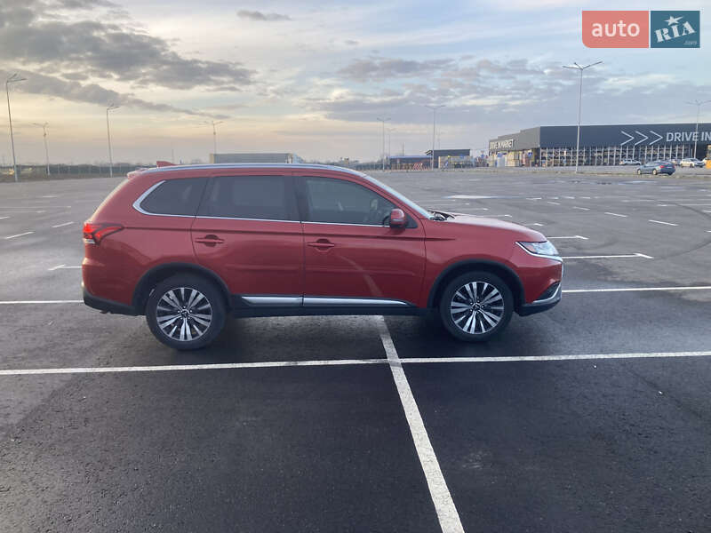 Внедорожник / Кроссовер Mitsubishi Outlander 2018 в Днепре