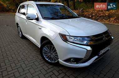 Позашляховик / Кросовер Mitsubishi Outlander 2018 в Львові