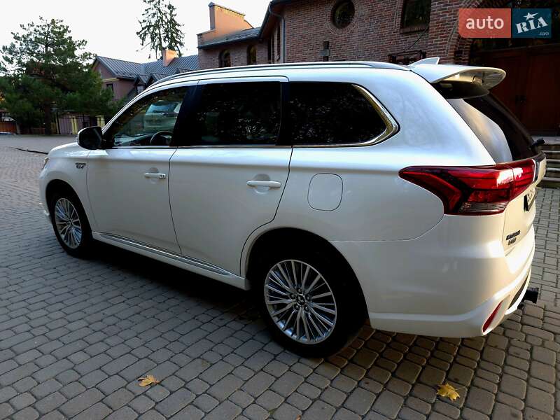 Позашляховик / Кросовер Mitsubishi Outlander 2018 в Львові фото 11 Позашляховик / Кросовер Mitsubishi Outlander 2018 в Львові