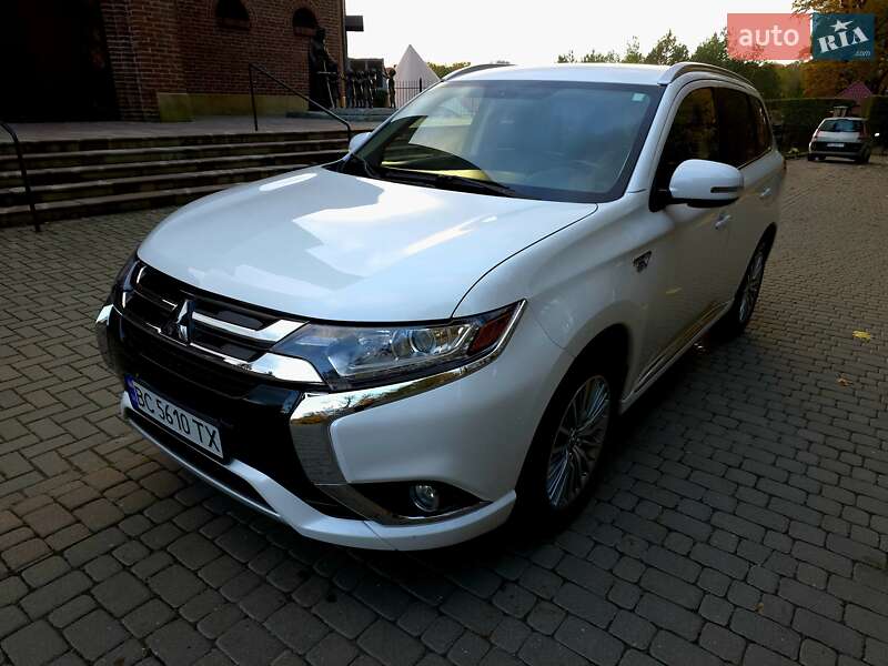 Позашляховик / Кросовер Mitsubishi Outlander 2018 в Львові фото 15 Позашляховик / Кросовер Mitsubishi Outlander 2018 в Львові