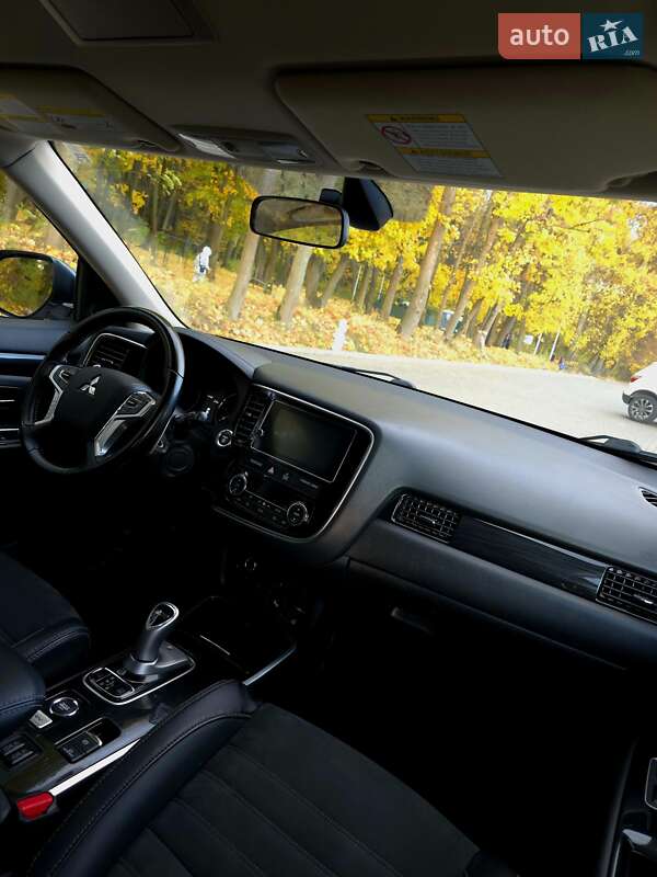 Позашляховик / Кросовер Mitsubishi Outlander 2018 в Львові фото 23 Позашляховик / Кросовер Mitsubishi Outlander 2018 в Львові