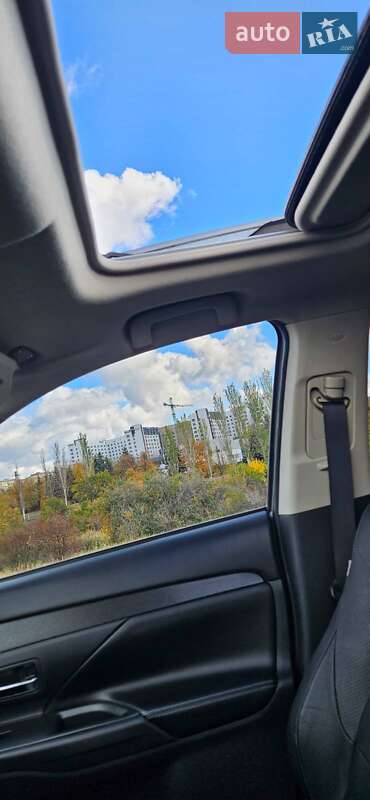Позашляховик / Кросовер Mitsubishi Outlander 2013 в Кривому Розі фото 7 Позашляховик / Кросовер Mitsubishi Outlander 2013 в Кривому Розі