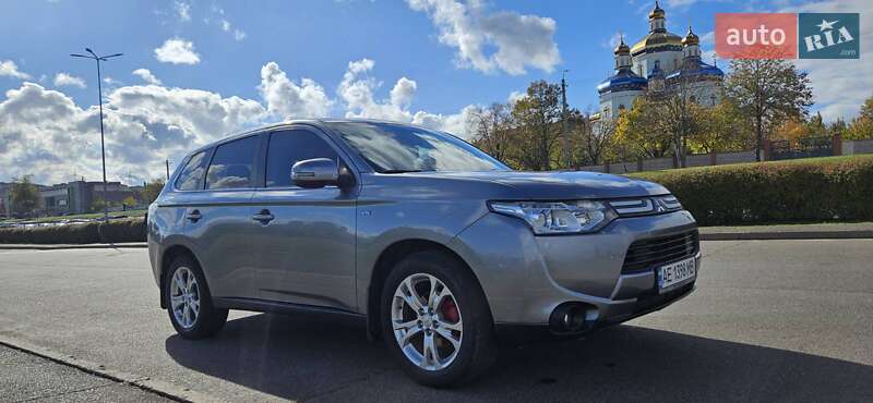Позашляховик / Кросовер Mitsubishi Outlander 2013 в Кривому Розі фото Позашляховик / Кросовер Mitsubishi Outlander 2013 в Кривому Розі