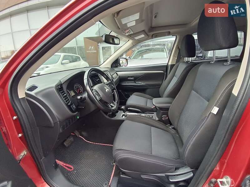 Внедорожник / Кроссовер Mitsubishi Outlander 2015 в Полтаве фото 10 Внедорожник / Кроссовер Mitsubishi Outlander 2015 в Полтаве