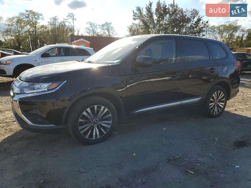 Внедорожник / Кроссовер Mitsubishi Outlander 2018 в Тернополе