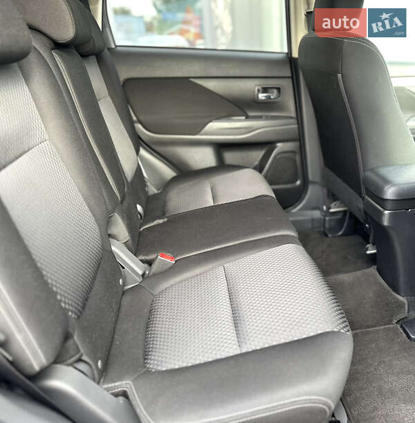 Позашляховик / Кросовер Mitsubishi Outlander 2017 в Дніпрі