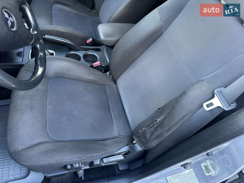 Внедорожник / Кроссовер Mitsubishi Outlander 2005 в Ивано-Франковске фото 21 Внедорожник / Кроссовер Mitsubishi Outlander 2005 в Ивано-Франковске