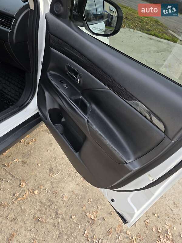 Внедорожник / Кроссовер Mitsubishi Outlander 2015 в Золотоноше фото 12 Внедорожник / Кроссовер Mitsubishi Outlander 2015 в Золотоноше