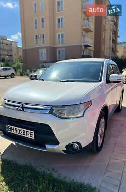 Позашляховик / Кросовер Mitsubishi Outlander 2014 в Одесі
