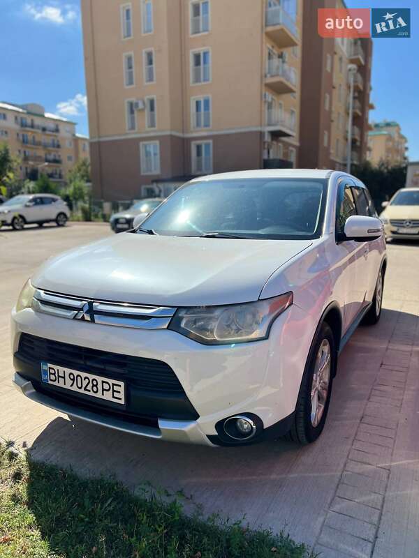 Позашляховик / Кросовер Mitsubishi Outlander 2014 в Одесі
