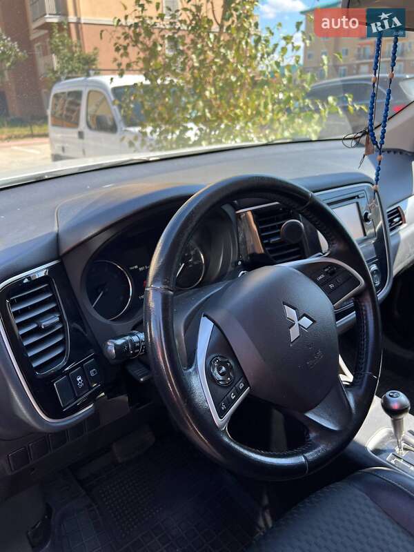 Позашляховик / Кросовер Mitsubishi Outlander 2014 в Одесі