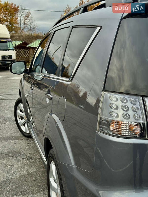 Внедорожник / Кроссовер Mitsubishi Outlander 2011 в Полтаве