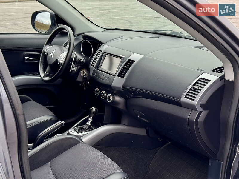 Внедорожник / Кроссовер Mitsubishi Outlander 2011 в Полтаве