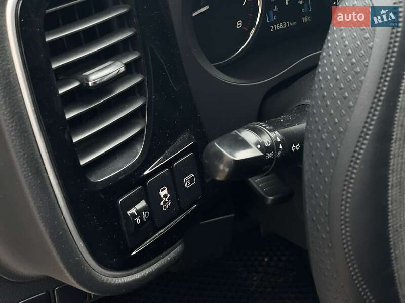 Внедорожник / Кроссовер Mitsubishi Outlander 2012 в Днепре