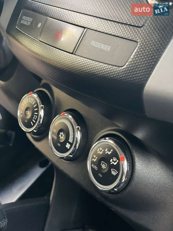 Внедорожник / Кроссовер Mitsubishi Outlander 2011 в Хмельницком