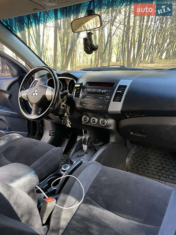 Внедорожник / Кроссовер Mitsubishi Outlander 2011 в Хмельницком