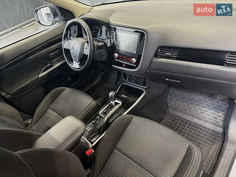 Внедорожник / Кроссовер Mitsubishi Outlander 2021 в Киеве фото 29 Внедорожник / Кроссовер Mitsubishi Outlander 2021 в Киеве