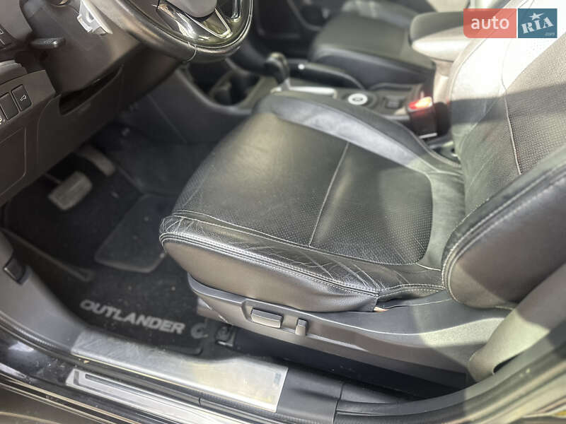 Внедорожник / Кроссовер Mitsubishi Outlander 2016 в Киеве