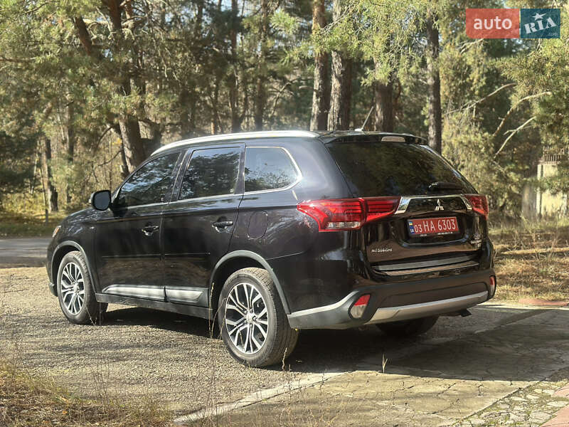 Внедорожник / Кроссовер Mitsubishi Outlander 2016 в Киеве