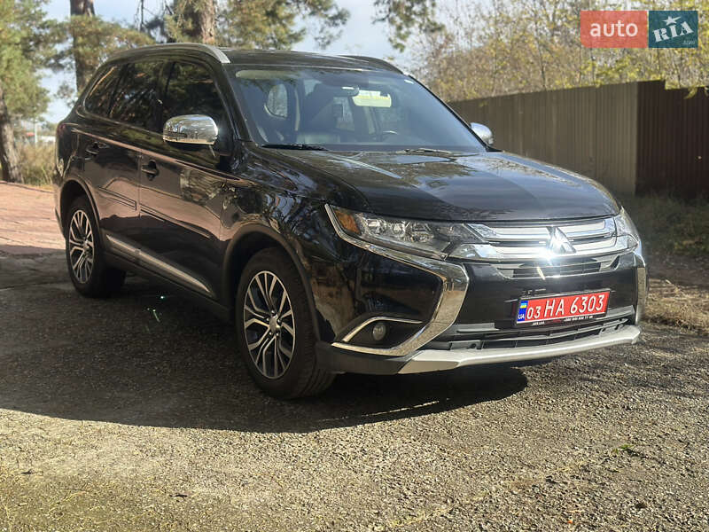 Внедорожник / Кроссовер Mitsubishi Outlander 2016 в Киеве