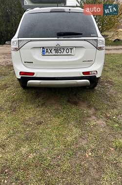 Позашляховик / Кросовер Mitsubishi Outlander 2013 в Харкові
