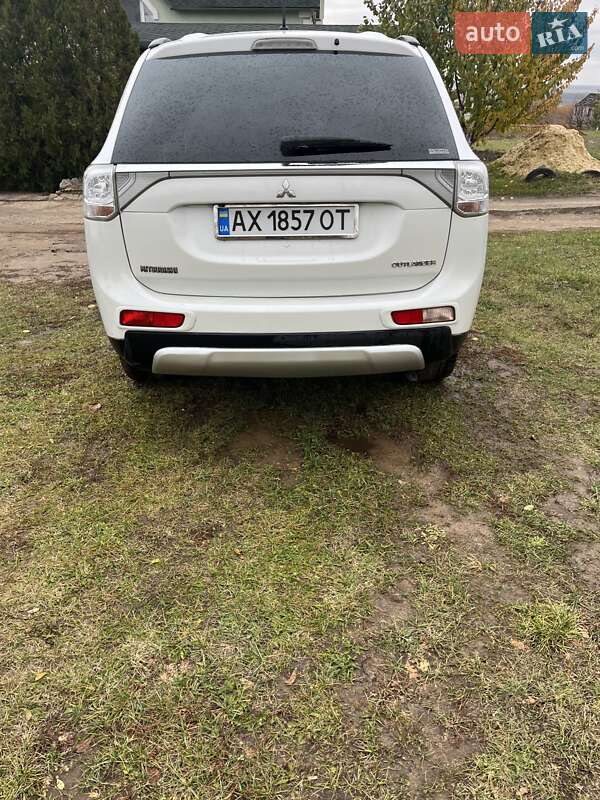 Позашляховик / Кросовер Mitsubishi Outlander 2013 в Харкові