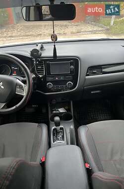 Позашляховик / Кросовер Mitsubishi Outlander 2013 в Харкові