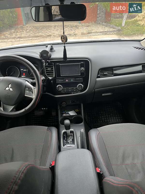 Позашляховик / Кросовер Mitsubishi Outlander 2013 в Харкові