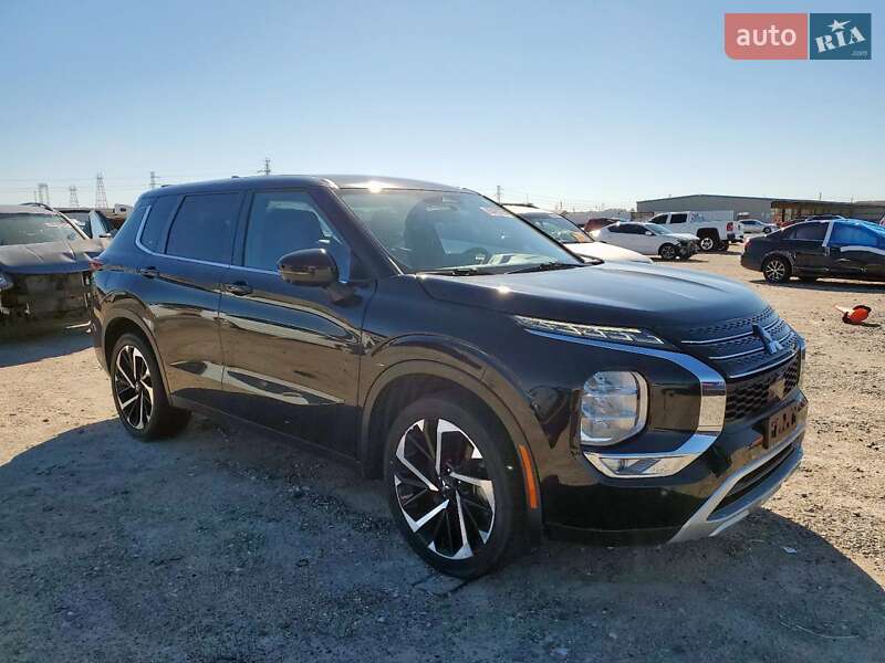 Внедорожник / Кроссовер Mitsubishi Outlander 2023 в Киеве