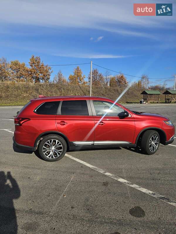 Позашляховик / Кросовер Mitsubishi Outlander 2017 в Полтаві