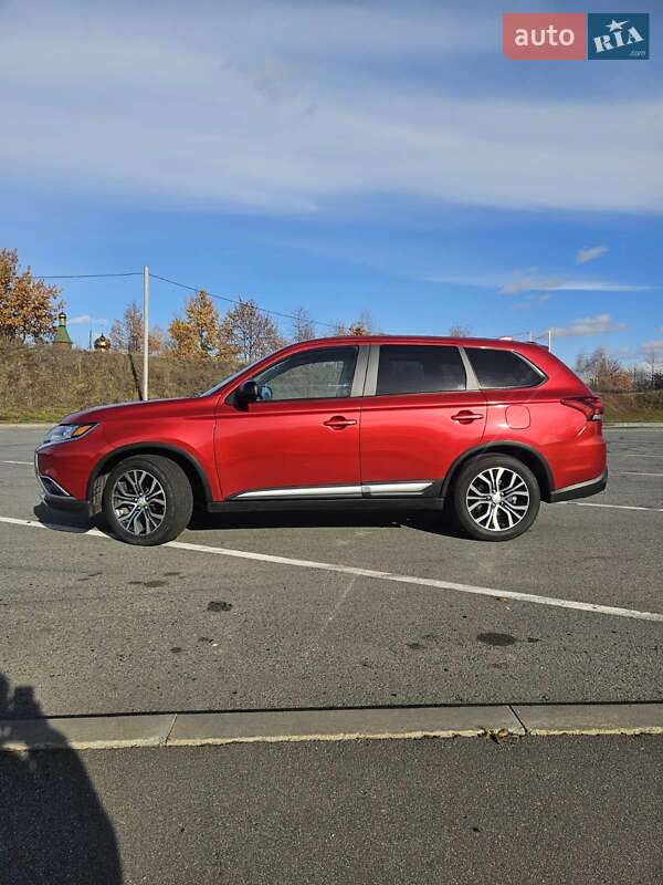 Позашляховик / Кросовер Mitsubishi Outlander 2017 в Полтаві