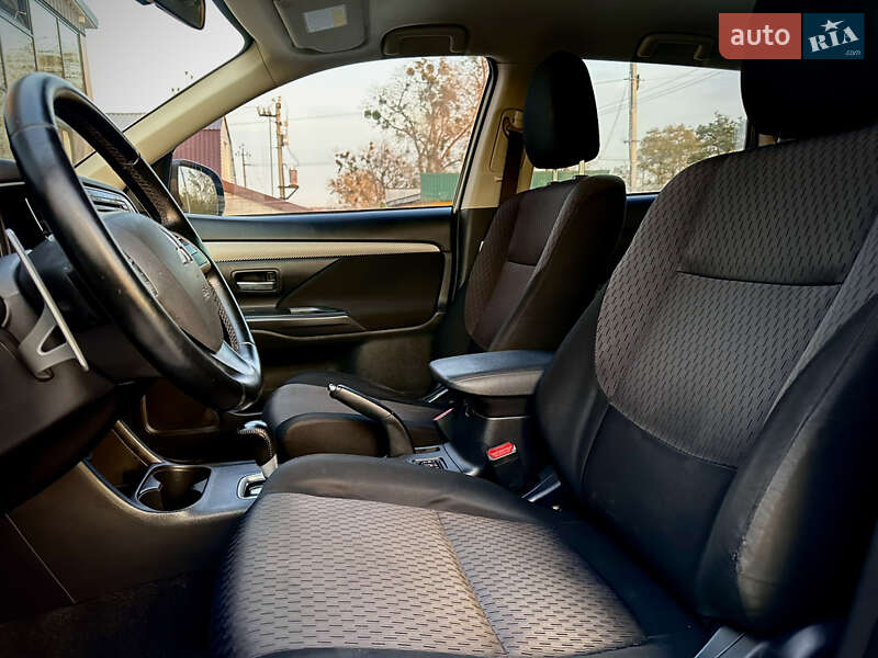 Внедорожник / Кроссовер Mitsubishi Outlander 2012 в Боярке фото 13 Внедорожник / Кроссовер Mitsubishi Outlander 2012 в Боярке