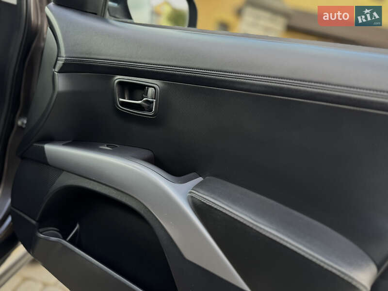 Внедорожник / Кроссовер Mitsubishi Outlander 2012 в Дрогобыче