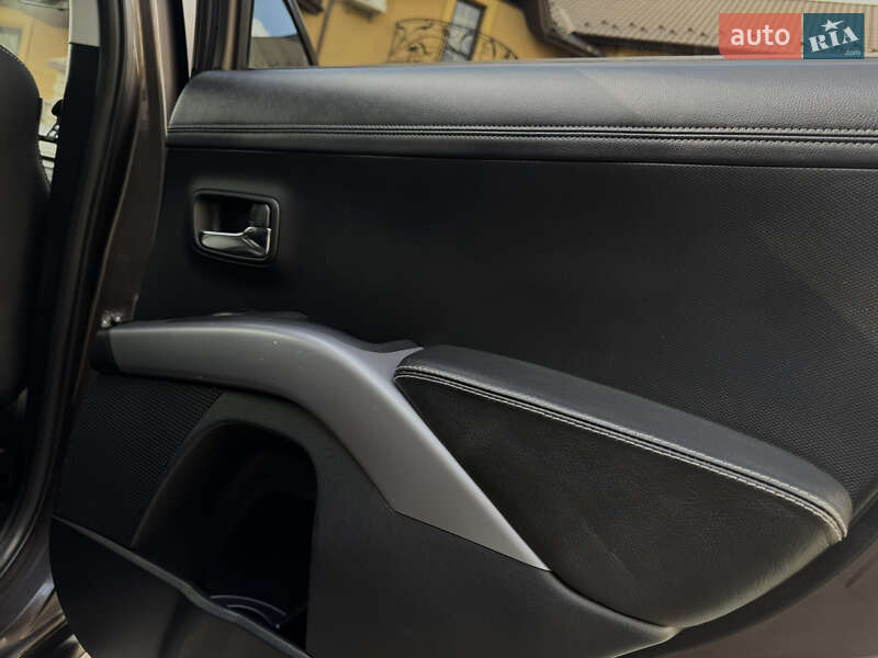 Внедорожник / Кроссовер Mitsubishi Outlander 2012 в Дрогобыче