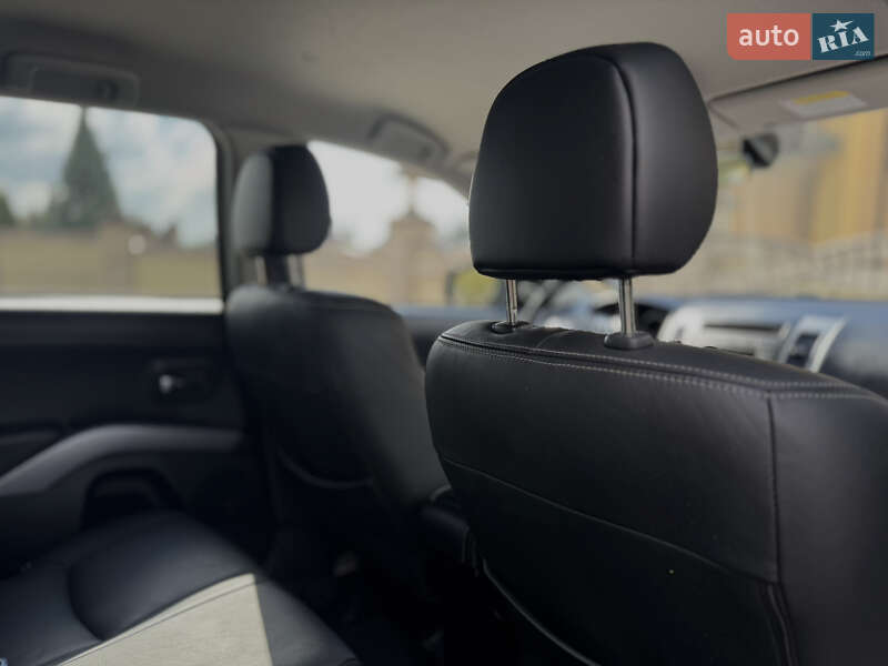 Внедорожник / Кроссовер Mitsubishi Outlander 2012 в Дрогобыче