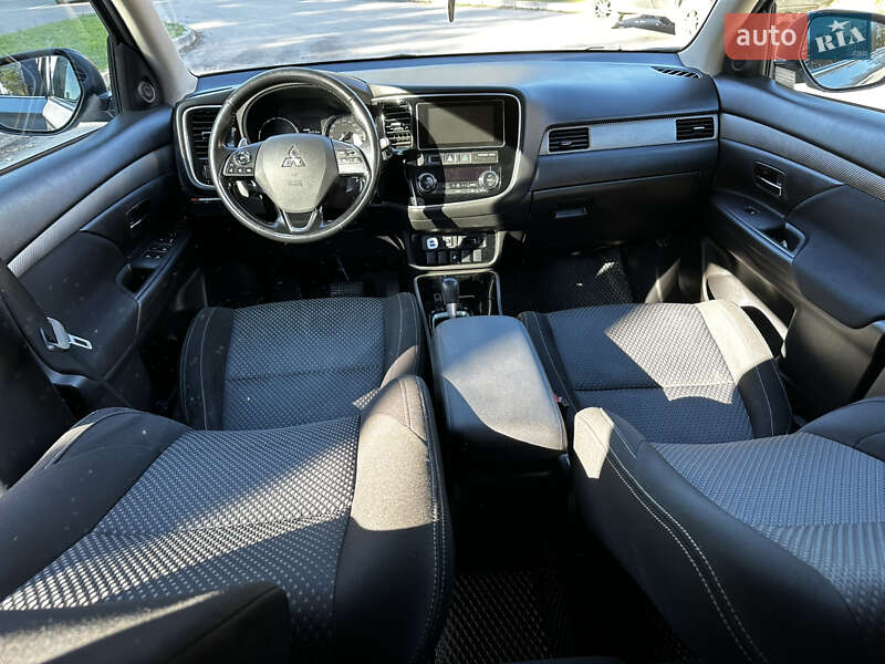Внедорожник / Кроссовер Mitsubishi Outlander 2017 в Кропивницком фото 18 Внедорожник / Кроссовер Mitsubishi Outlander 2017 в Кропивницком