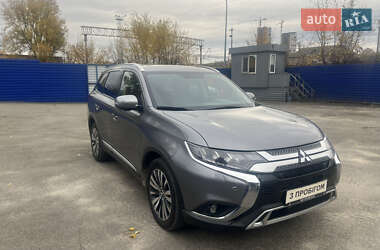 Внедорожник / Кроссовер Mitsubishi Outlander 2021 в Киеве